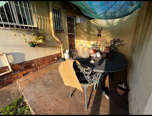3 BEDROOM HOUSE FOR SALE IN DERSLEY